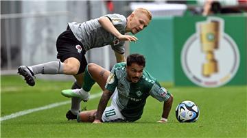  Bryan Henning (l) kehrt nach Osnabrück zurück.