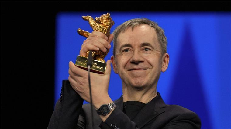 Berlinale-Gala: Ruf gegen Nazi-Film und „mordende Bastarde“ Dag Johan Haugerud mit dem Hauptpreis.