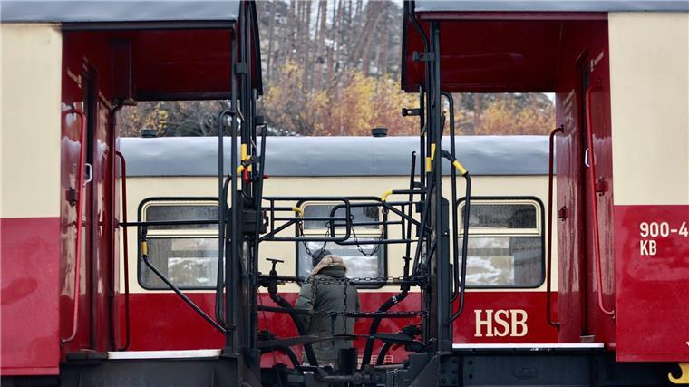 Züge zum Brocken fahren wegen Sturmes nicht  Die HSB hat den Zugverkehr zum Brocken wegen Sturms für heute eingestellt. (Archivbild)