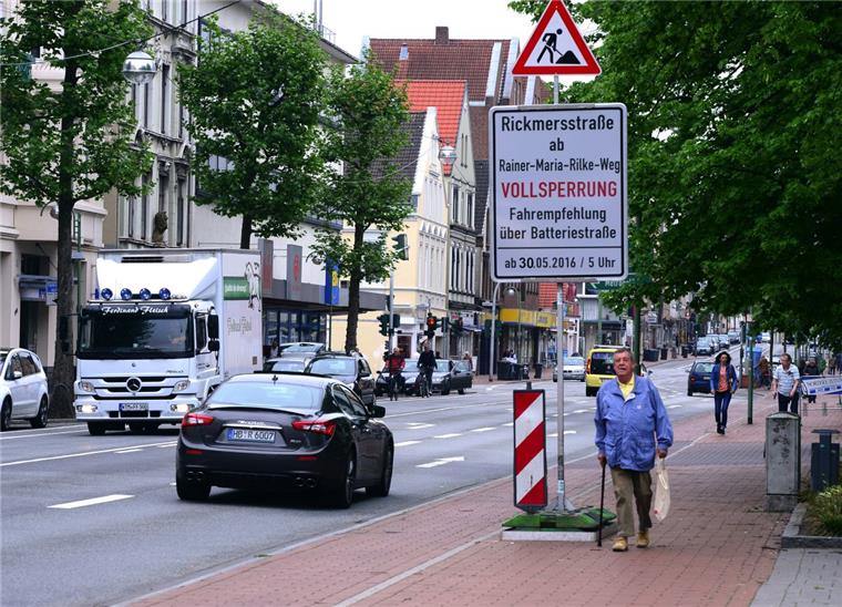 Rickmersstraße ab Montag wegen Bauarbeiten gesperrt Die Planer rechnen aber damit, dass der Verkehr über die Van-Heukelum-Straße und die Batteriestraße fließen wird