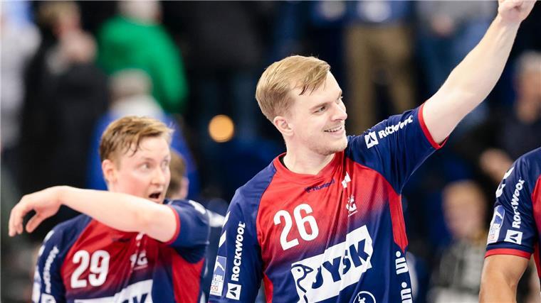 Pedersen wechselt aus Flensburg nach Hannover Flensburgs August Baskar Pedersen (hinten) wechselt nach Hannover.