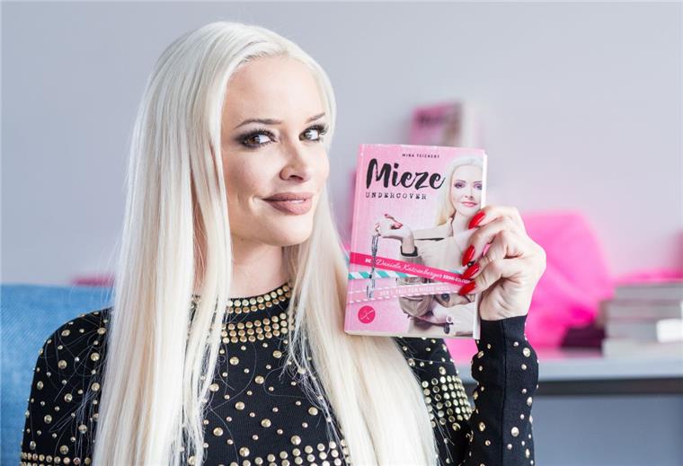 Katzenberger: "Mieze" geht ins Rotlichtmilieu Im neuen Buch der Autorin Mina Teichert "Mieze Undercover", lehnt die Autorin ihre Hauptfigur Michaela "Mieze" Moll bewusst an ihren Lieblingsfernsehstar Daniela Katzenberger an.
