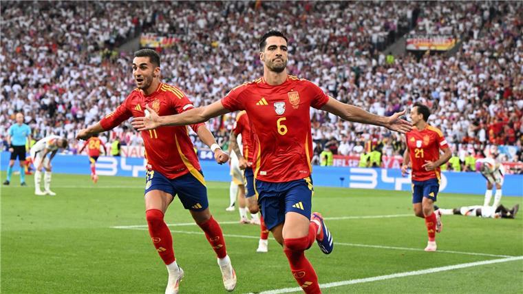 „Nicht verdient“: EM-Endstation nach Spanien-Schock  Mikel Merino (M) war der Matchwinner für die Spanier.