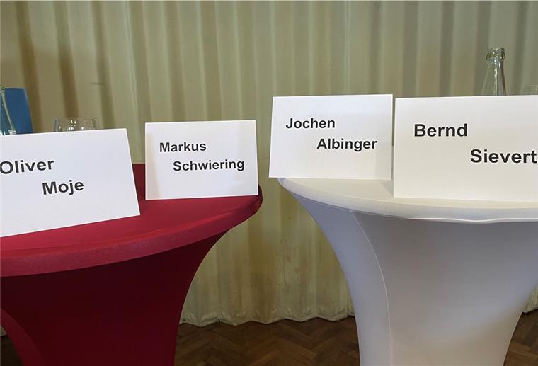 Tarmstedt: Landfrauen diskutieren mit Kandidaten Oliver Moje, Markus Schwiering, Jochen Albinger und Bernd Sievert kandidieren um das Amt des Samtgemeindebürgermeisters. Die vier Männer stellten sich jetzt den Fragen der Wilstedter Landfrauen.