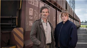  Peter Faber (Jörg Hartmann) und Rosa Herzog (Stefanie Reinsperger) haben einen tödlichen Autounfall im „Tatort: Abstellgleis“ aufzuklären.