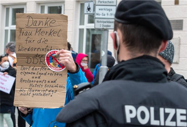  „Querdenken“-Initiativen wie die aus Bremen stehen in der Kritik. Nun ist die Bremer Organisation ein Fall für den Verfassungsschutz.