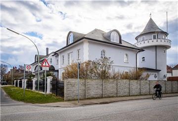 1000 Quadratmeter und ungewöhnliche Konditionen: Eine der interessanten Immobilien im Raum Bremerhaven, die wir für Euch gefunden haben.