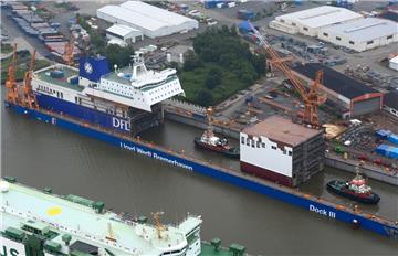 1000 Tonnen wiegt das neue Mittelteil der "Primula Seaways".
