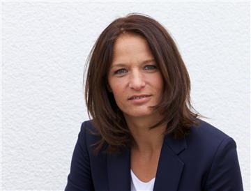 11. Juli 2016: ZDF-Sportmoderatorin Jana Thiel stirbt nach schwerer, kurzer Krankheit im Alter von 44 Jahren.