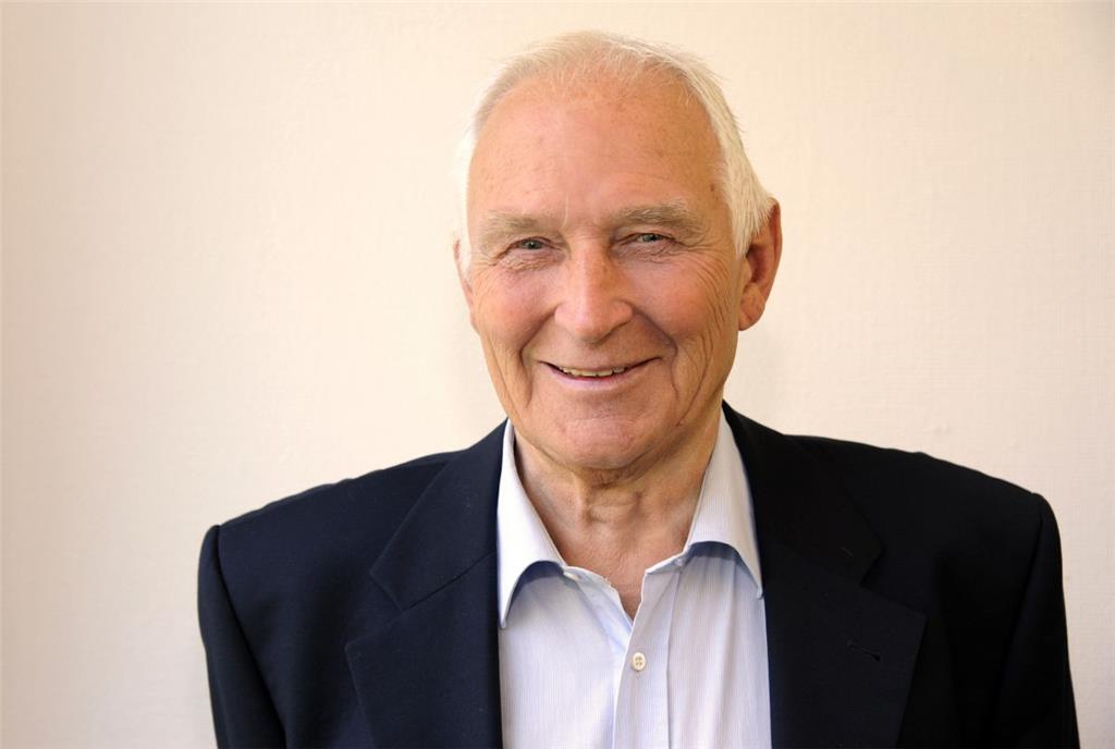 11. November 2016: Der ehemalige deutsche Fußballprofi und Trainer Alfred &quot;Aki&quot; Schmidt stirbt im Alter von 81 Jahren.