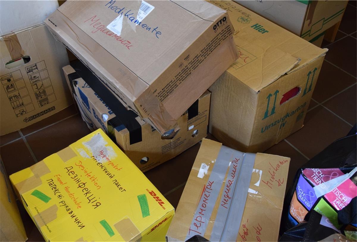 Selsingen: Hilfspakete sind auf dem Weg in die Ukraine 115 Pakete mit Sachspenden für Menschen in der Ukraine sind - mehrsprachig beschriftet - auf dem Weg nach Osteuropa.