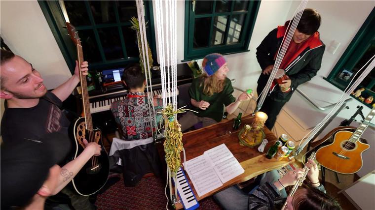 Leben in „Deutschlands kleinstem Studentenwohnheim“ 15 Gäste hatte Jeremies schon mal in seiner Küche.