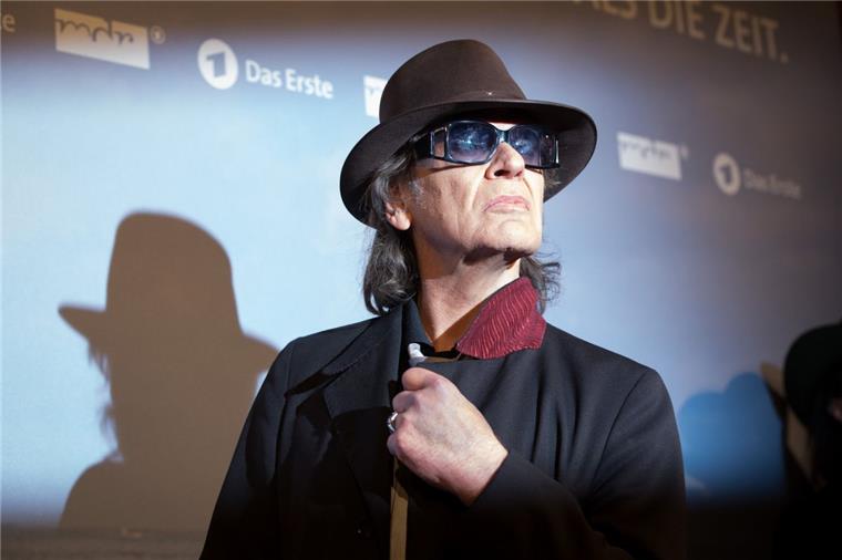 Udo Lindenberg bringt ein neues Album raus 15 neue Songs stellt Udo Lindenberg auf seinem Album "Stärker als die Zeit" vor.