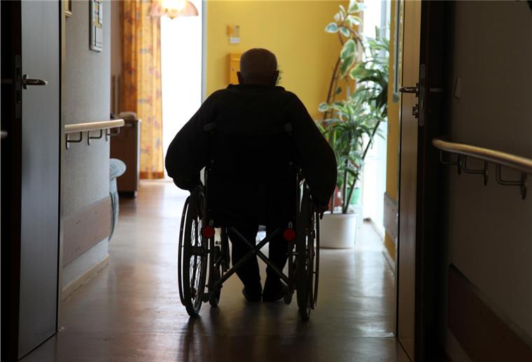 Sieben weitere Corona-Infektionen im Altenheim 16 Bewohner und ein Mitarbeiter sind im Haus Sandvoß in Elsfleth positiv auf das Coronavirus getestet worden.