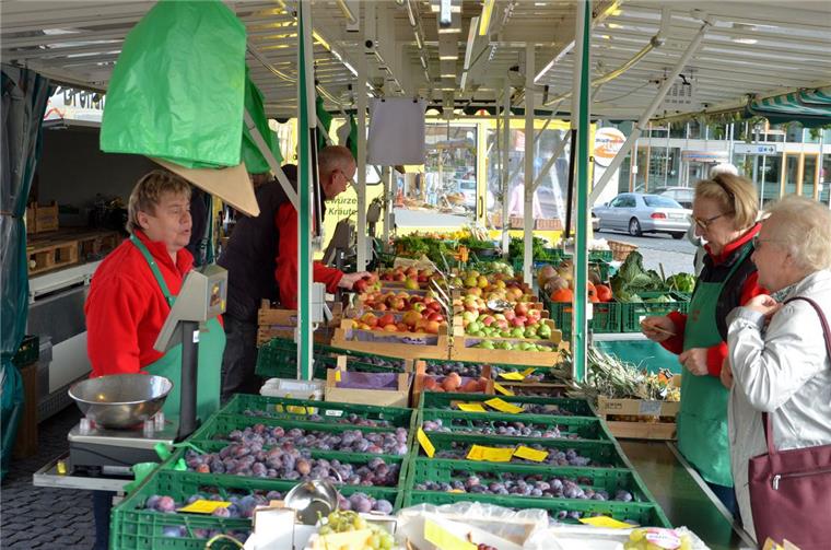 Zeven: Schwierige Suche nach Beschickern für den Wochenmarkt 17 Händler bauen regelmäßig ihre Stände auf dem Zevener Wochemarkt auf. Geht es nach den Verantwortlichen, dann dürften es gerne mehr sein.