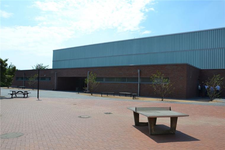 In der neuen Turnhalle am Zevener Gymnasium macht Sport Spaß 1900 Quadratmeter ist die neue Halle groß, für die der Landkreis hinter dem Gymnasium Grundstücke erworben hat.