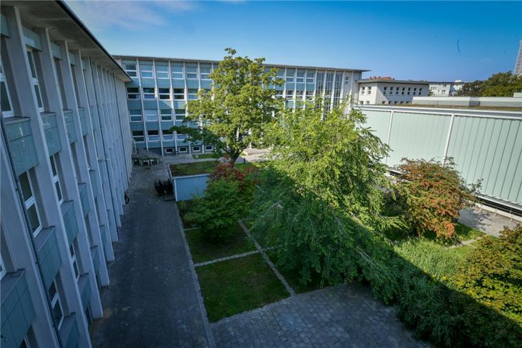 100 Jahre in Bremerhaven: So geht die VHS neue Wege 1987 hat die Volkshochschule Bremerhaven ihr heutiges Domizil im Friedrich-Schiller-Haus an der Lloydstraße bezogen.
