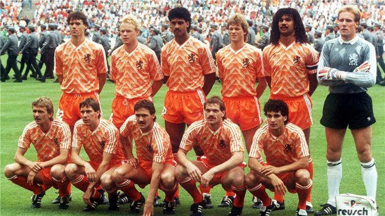 Kinderkunst und BVB-Doppelpacker: Oranje-Träume am Titel-Ort 1988 gab es den einzigen Titel für die Niederlande um Torjäger van Basten.