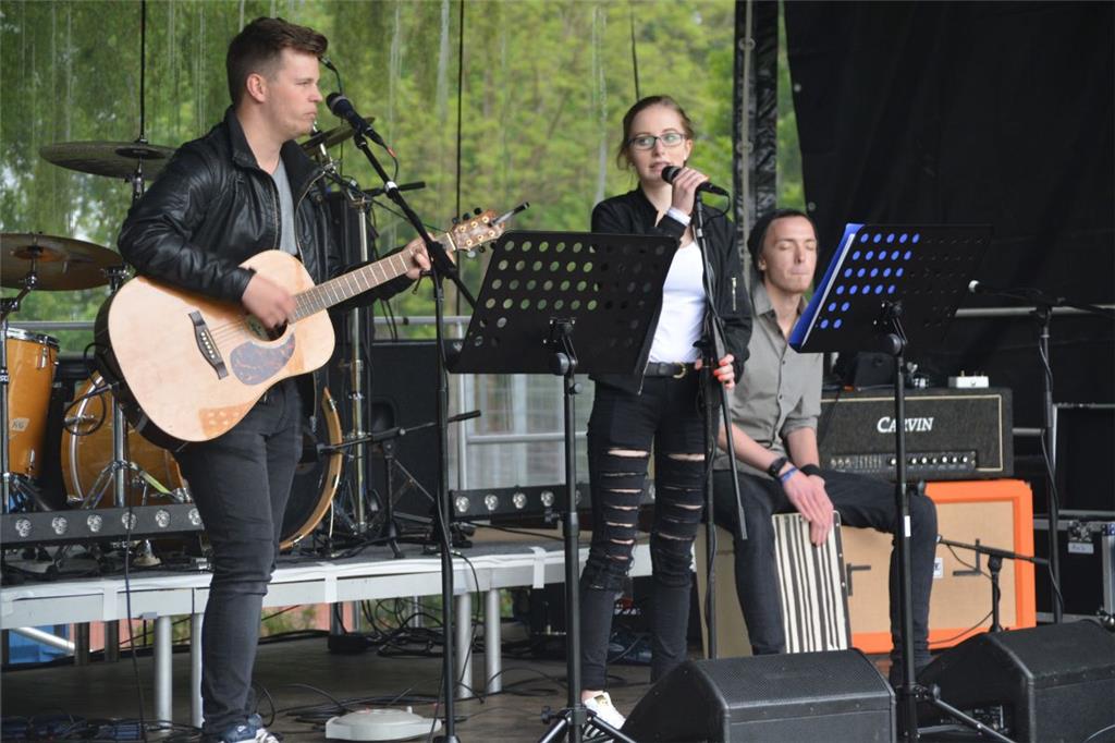 20 Bands rocken das Beerster Gymnasium: So sah es auf dem NIG-Rock-Festival aus.