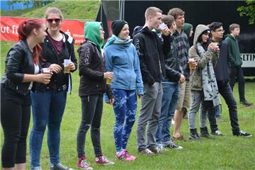 20 Bands rocken das Beerster Gymnasium: So sah es auf dem NIG-Rock-Festival aus.