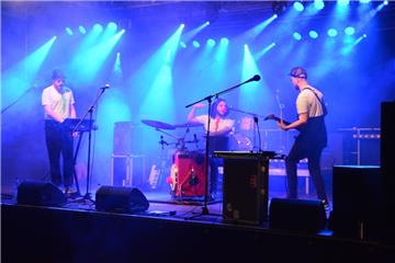 20 Bands rocken das Beerster Gymnasium: So sah es auf dem NIG-Rock-Festival aus.
