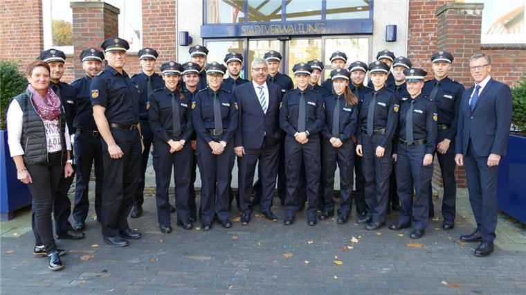 20 neue Polizisten in Bremerhaven im Einsatz 20 neue Polizisten haben in Bremerhaven ihren Dienst aufgenommen.