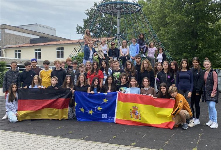 Internationaler Besuch am Gymnasium Nordenham 20 Schülerinnen und Schüler der Schule IES Trassierra in Córdoba waren für eine Woche in Nordenham zu Besuch. Gemeinsam mit 20 Schülerinnen und Schülern des Gymnasiums haben sie Projektarbeit zum Thema "Zero Waste" betrieben.
