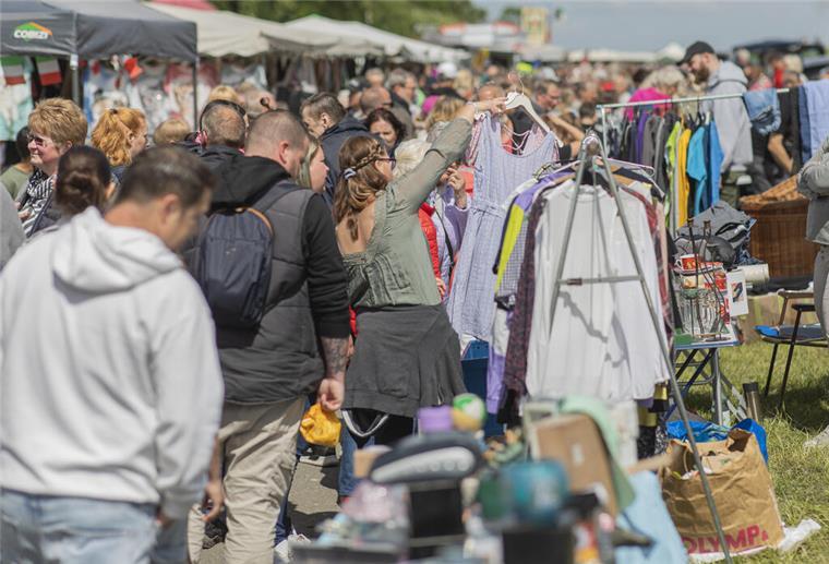 Zwischen Flohmarkt, Familienfreude und maritimer Stimmung.