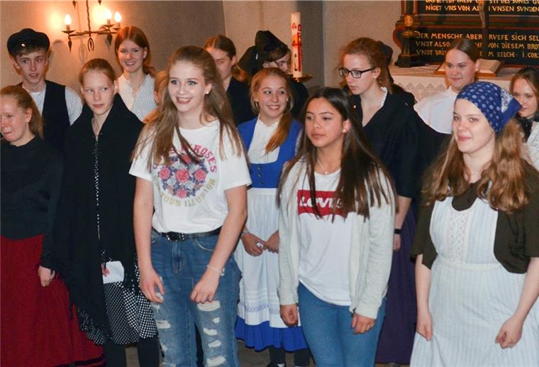 Oereler Schüler mögen es Platt 2017 feierte Deutschland 500 Jahre Reformation. In der Gangolf-Kirche in Oerel führten Schüler ein plattdeutsches Theaterstück auf. Für „Von Luther bet von Daag“ aus der Feder von Hans-Hinrich Kahrs gab es viel Applaus. Auch für das neue Projekt setzt die Schule unter anderem auf Platt.