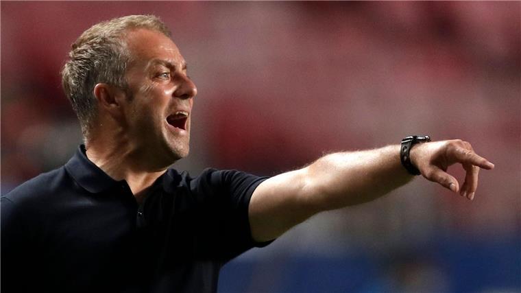 2020 führte Hansi Flick den FC Bayern zum 8:2 gegen den FC Barcelona. Am Mittwoch ist er nun Bayern-Gegner. 