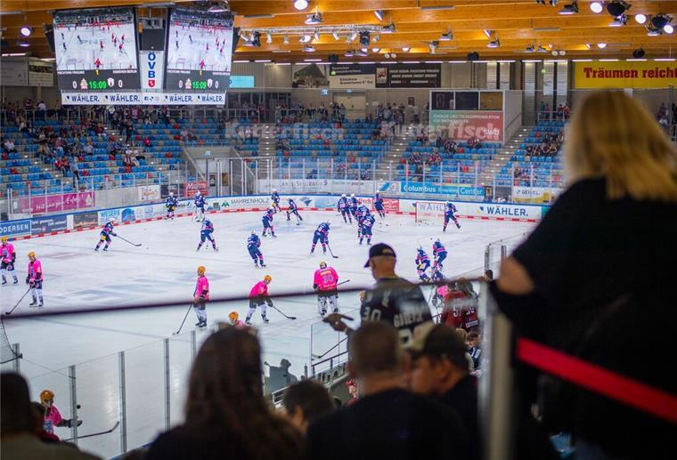 Fischtown Pinguins: SWB-Cup fällt nach über 30 Jahren aus 2023 sicherten sich die Fischtown Pinguins den dritten Platz beim SWB-Cup.