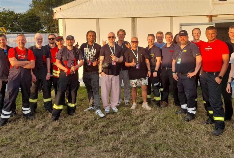 2024 machte Culcha Candela backstage auf dem Deichbrand-Festival ein Foto mit den freiwilligen Feuerwehren. 2025 kehrt die Band zurück zum Festival an die Nordsee.