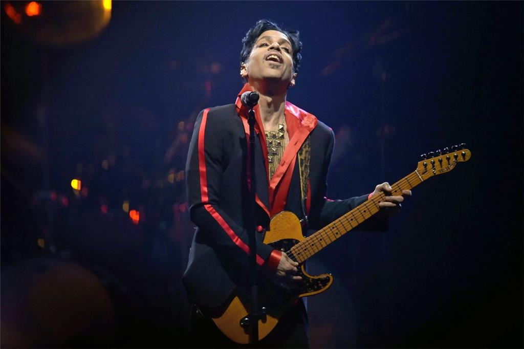 21. April 2016. Sänger Prince stirbt im Alter von 57 Jahren.