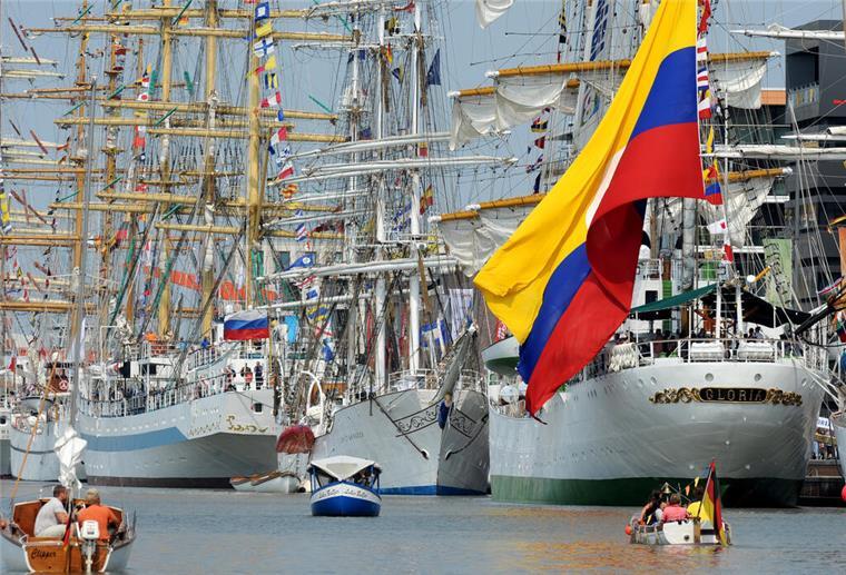 Bremerhaven im Ausnahmezustand! So gigantisch ist die Sail 2025 Zahlreiche Großsegler liegen am 14.08.2015 im Neuen Hafen von Bremerhaven.