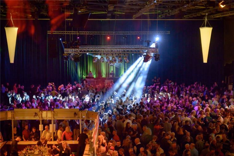 Die besten Fotos vom Discorevival in Bremerhaven 2500 Menschen feierten in der Stadthalle.