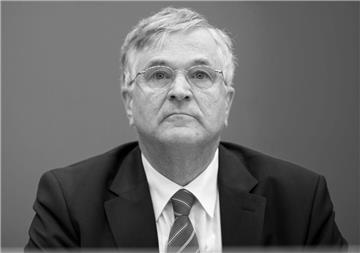 26. November 2016: Der Vizepräsident des Bundestages Peter Hintze (CDU) stirbt im Alter von 66 Jahren nach einer Krebserkrankung.