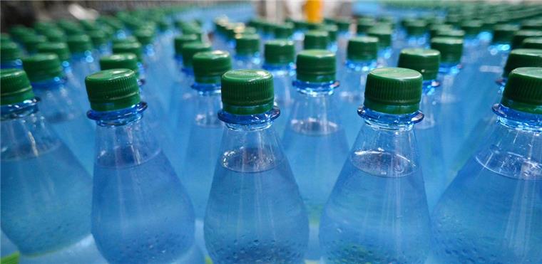 Zahl des Tages: 28 28 Liter Wasser sollte jeder Deutsche zu Hause auf Vorrat haben. Das zumindest ist die Empfehlung des Bundesamtes für Bevölkerungsschutz und Katastrophenhilfe (BBK) pro Person.