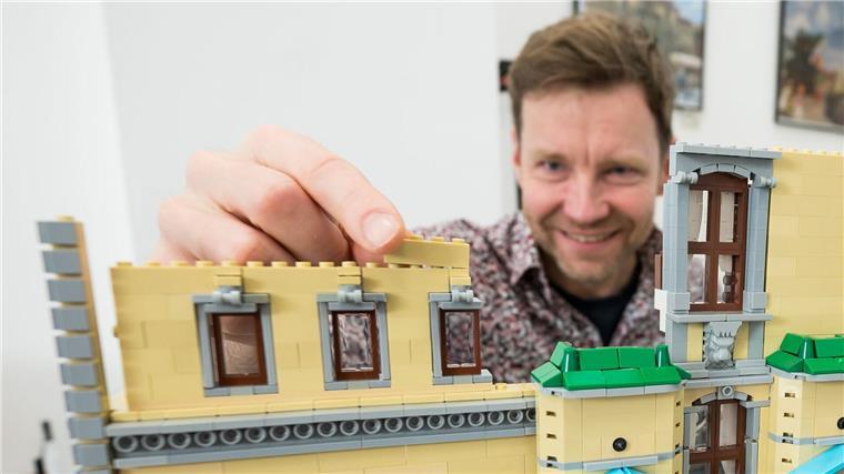 Lüneburger Rathaus in Lego - Künstler baut Heimatstadt 30 Modelle historischer Gebäude sind fertig, Dutzende bereits entworfen.