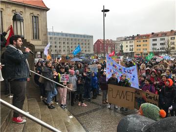 3000 Schüler haben in Bremerhaven beim ersten "Fridays-for-Future"-Protest mitgemacht.