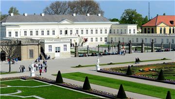 3087 Schlösser wie das Schloss Herrenhausen in Hannover.