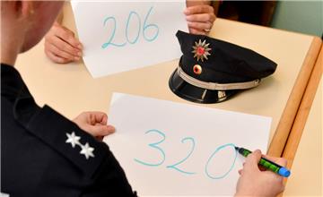320 und 206 Überstunden: Polizisten aus Bremerhaven klagten in der Nordsee-Zeitung über die Belastung. 101 wollen sich jetzt die Überstunden auszahlen lassen.