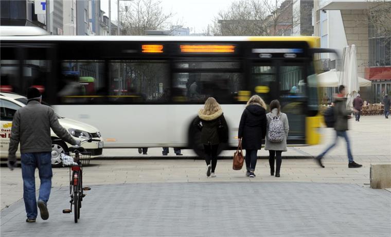 Bremerhaven fährt Bus-Rekord ein 3,9 Millionen Kilometer haben die Bremerhavener Busse im Jahr 2015 zurückgelegt.