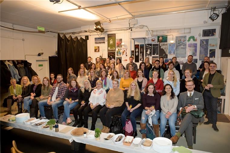 40 angehende Lehrer fangen in Bremerhaven an 40 Referendarinnen und Referendare wurden vergangene Woche von Stadtrat Michael Frost und Petra Perplies-Voet, Direktorin des Landesinstituts für Schule, begrüßt.