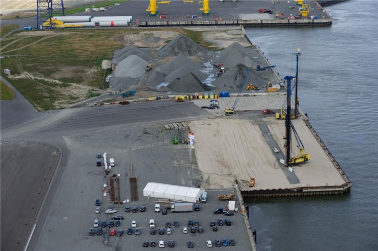 Liegeplatz 9.3 der Offshore-Basis Cuxhaven