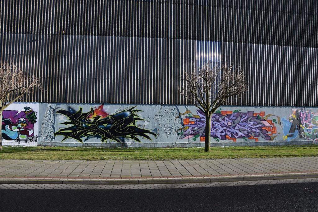 400 Meter feinste Graffitikunst ist an der Oststraße im Fischereihafen zu sehen....