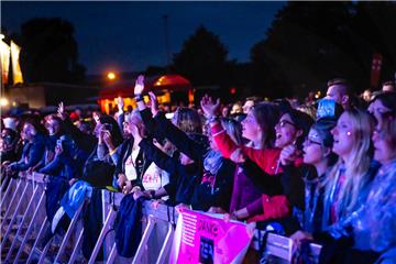 4300 Zuschauer kamen zum Konzert von Rea Garvey auf dem Wilhelm-Kaisen-Platz. 