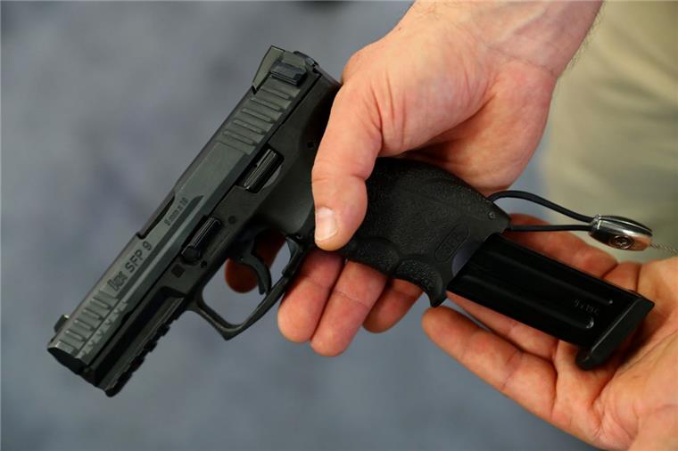 Seit 2017: 44 Waffen bei Rechtsextremen sichergestellt 44 Waffen sind seit 2017 bei Rechtsextremen sichergestellt worden.