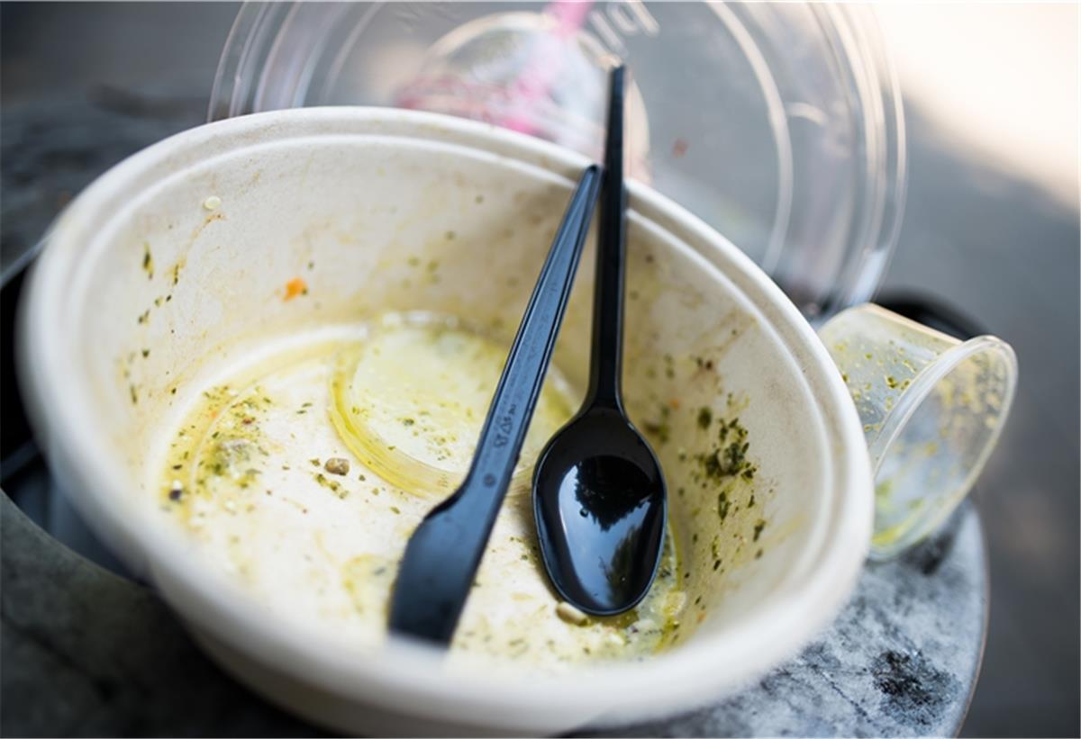 50 Cent für die Schale, 20 Cent fürs Besteck: Hilft eine Verpackungssteuer gegen Plastikgeschirr? In Bremerhaven wird es diese Steuer nicht geben.