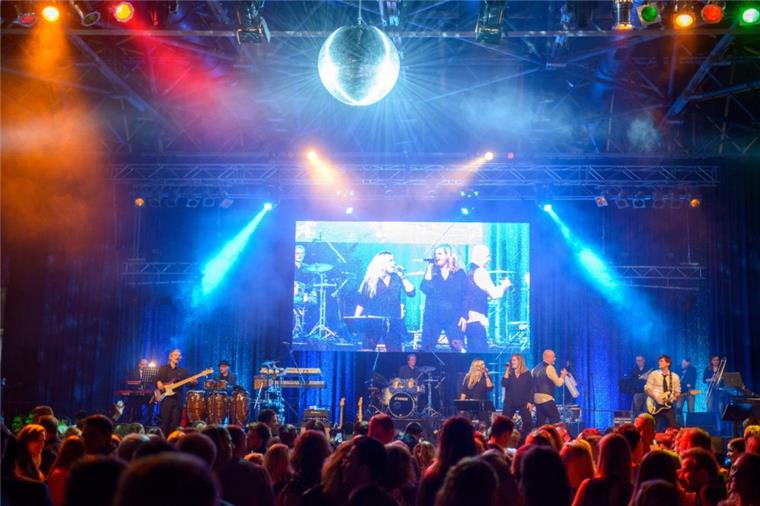 "Weihnachtszauber" in Bremerhaven - Vorverkauf beginnt 5000 Partygäste kamen jeweils in den vergangenen Jahren.