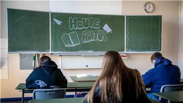 550 Abiturientinnen und Abiturienten schafften in Niedersachsen die Traumnote 1,0. (Archivbild)